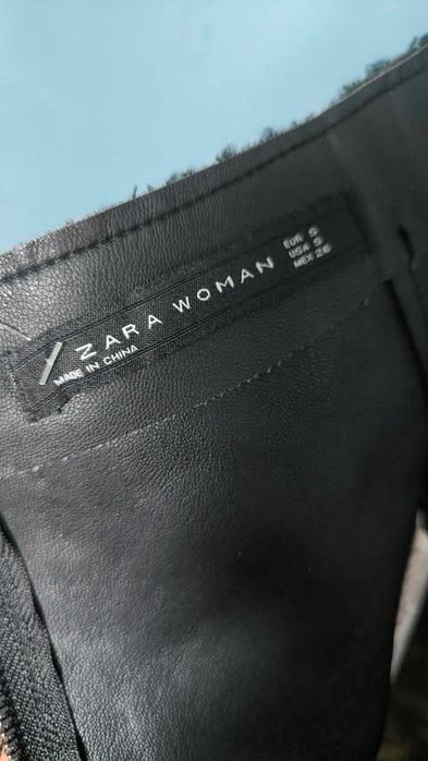 Zara Krótka Spódnica z Futerkiem Stylowa Czarna S