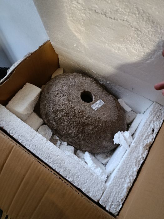 Lavatório de pedra do rio oval