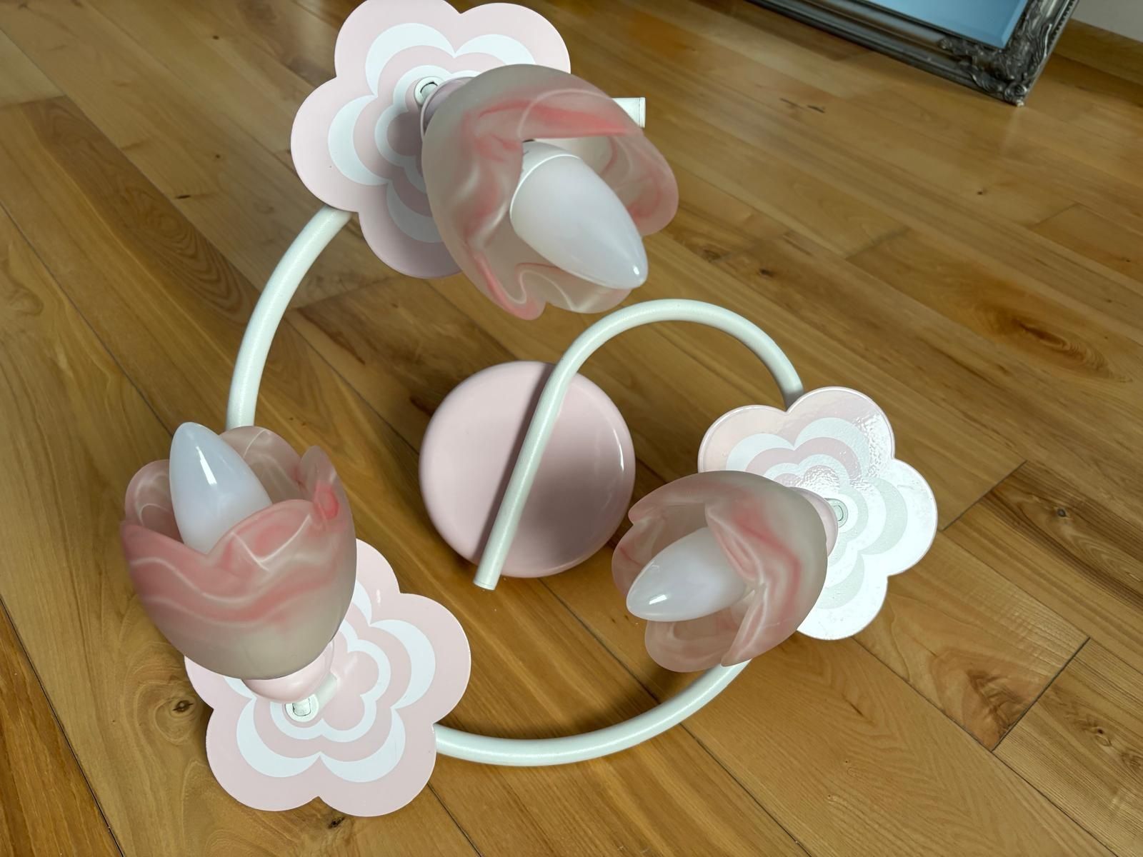 Lampa sufitowa do pokoju dziewczynki