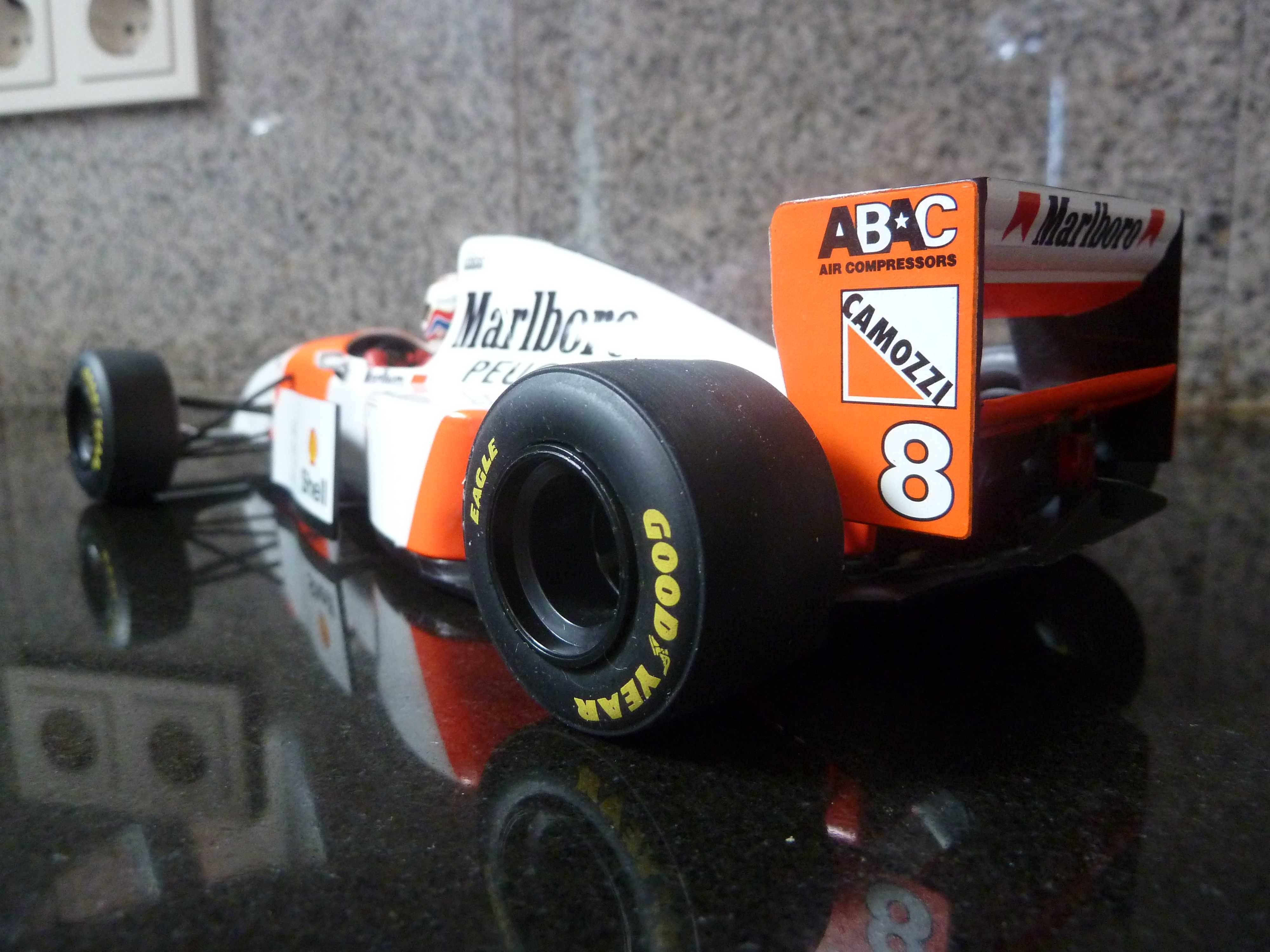 1:18 Minichamps, McLaren MP4/9, Brundle, Marlboro AutoArt