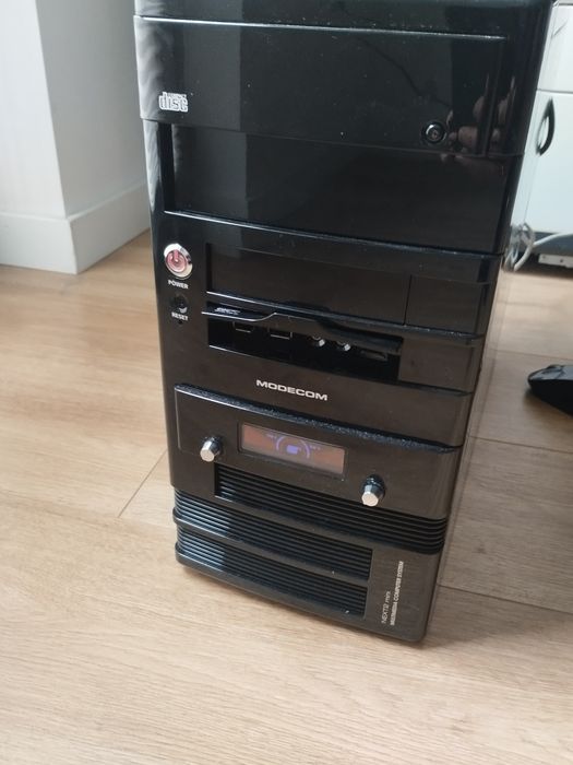 Komputer z monitorem 16gb ram, karta 2gb, dysk ssd 1,13gb, 8 rdzeni