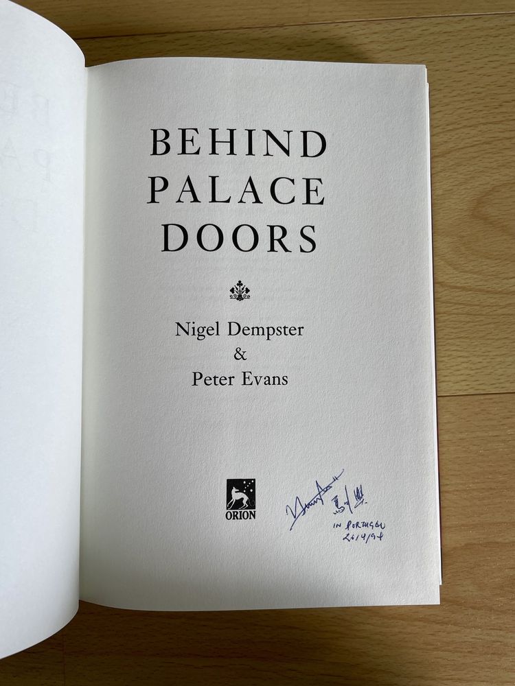 Livro “Behind Palace Doors” de Nigel Dempster & Peter Evans