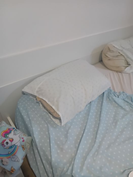 Cama, movel e mesas de cabeceira