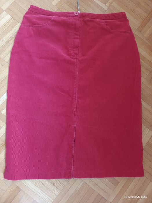 Sztruksowa czerwona spódnica