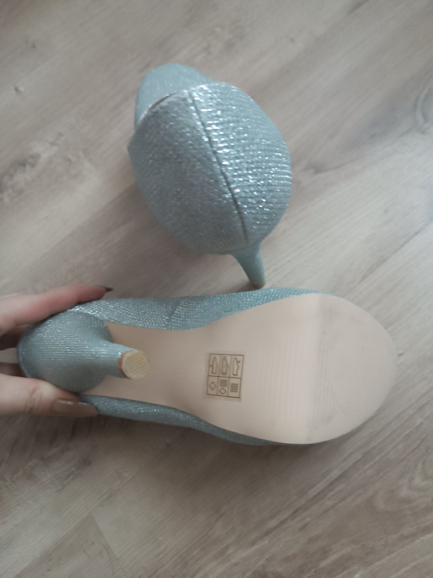 Srebrne buty róż. 38