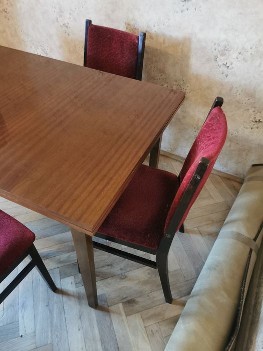 Stół do jadalni i 4 krzesła z czasów PRL
