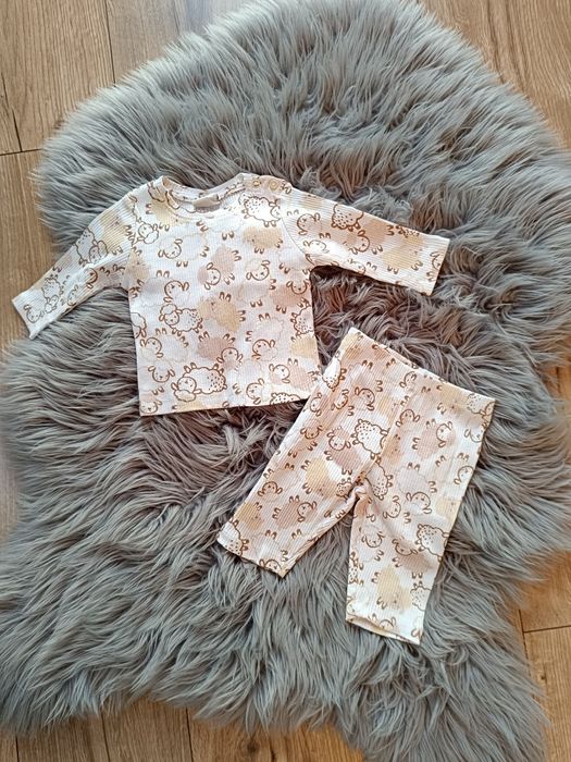Piękny prążkowany komplecie niemowlęcy nowy z metką 56 cm 1-2 miesiące
