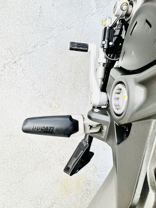 мотоцикл Ducati Monster 821 2020 р в оригіналі тільки з Японії