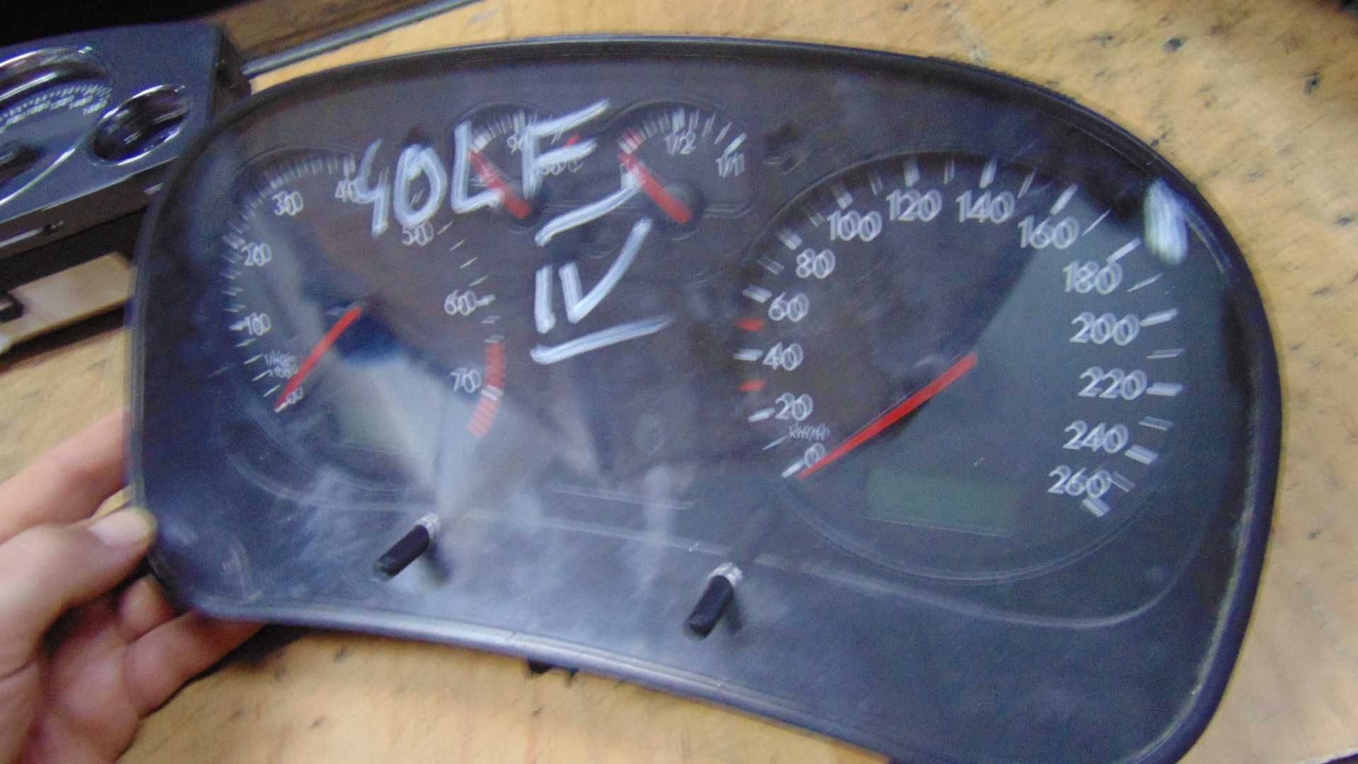 Sty4  Licznik zegary prędkościomierz volkswagen golf IV wysyłka
