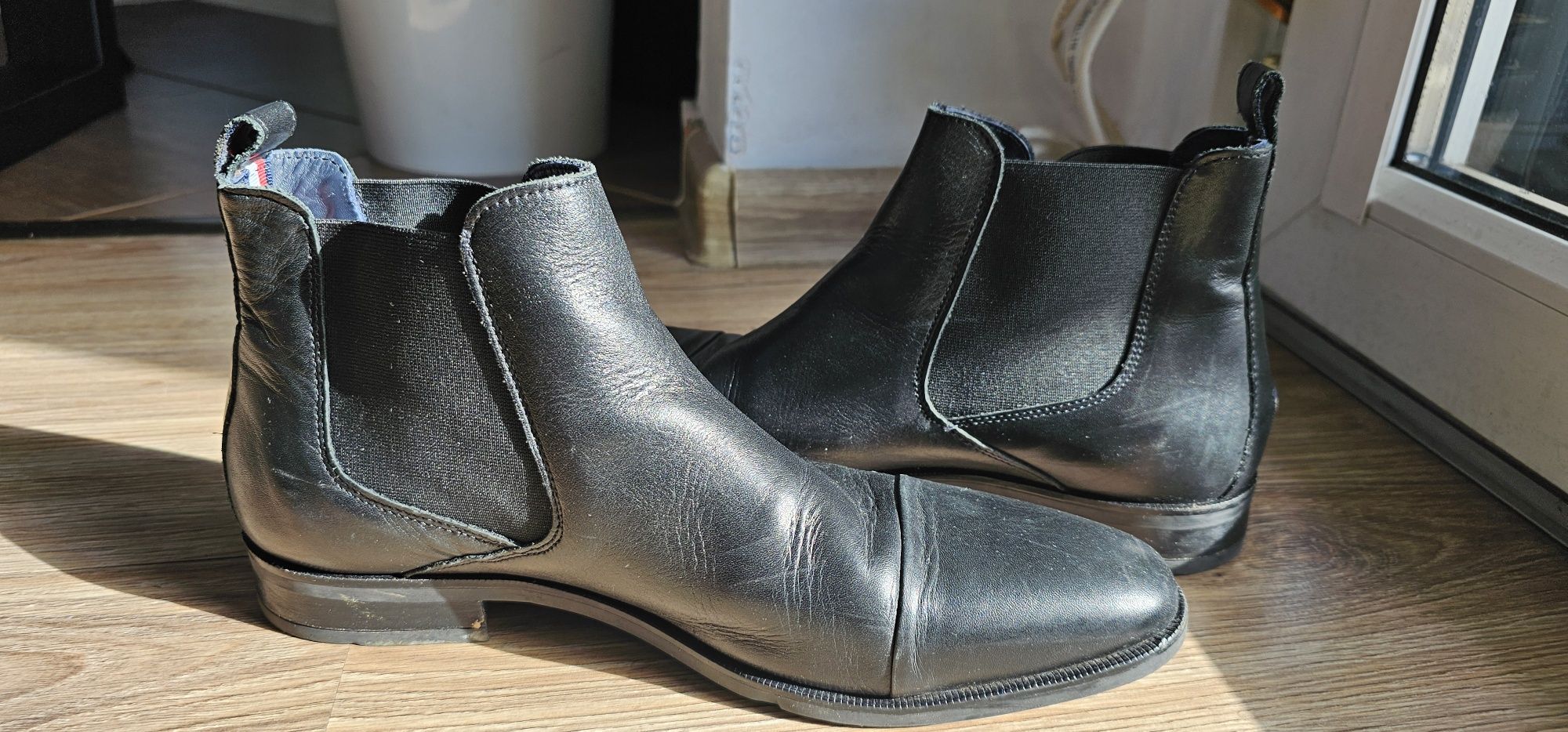 Sztylbety Tommy Hilfiger rozmiar 43 wkładka 27,6cm stan bardzo dobry