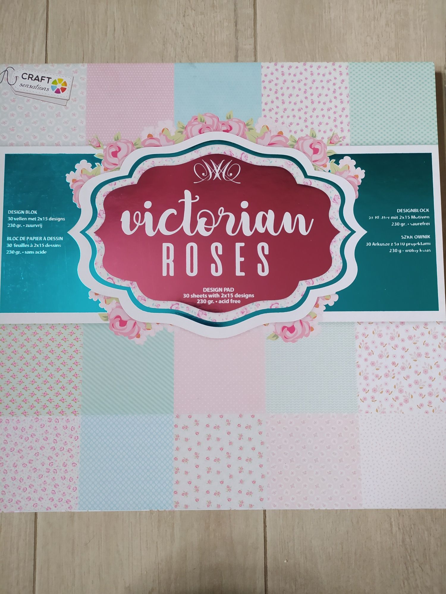 Scrapbooking -pudełko z papierami