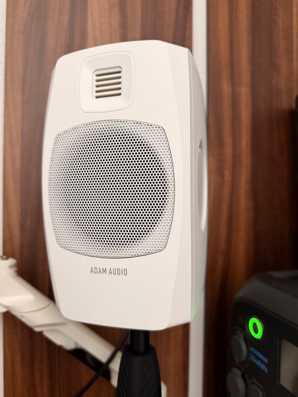 Студіні монітори Adam Audio D3V
