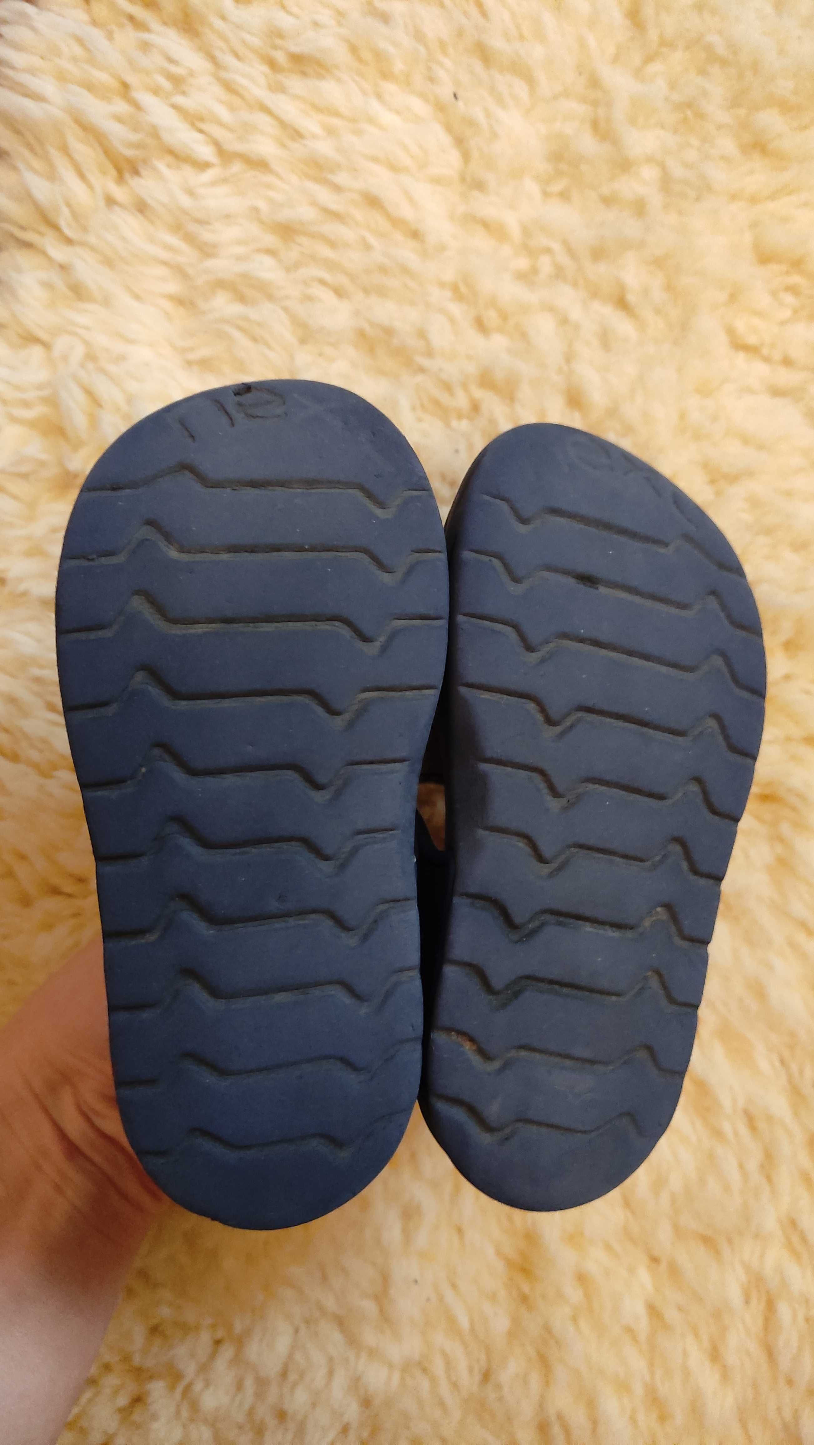 Босоніжки сандали