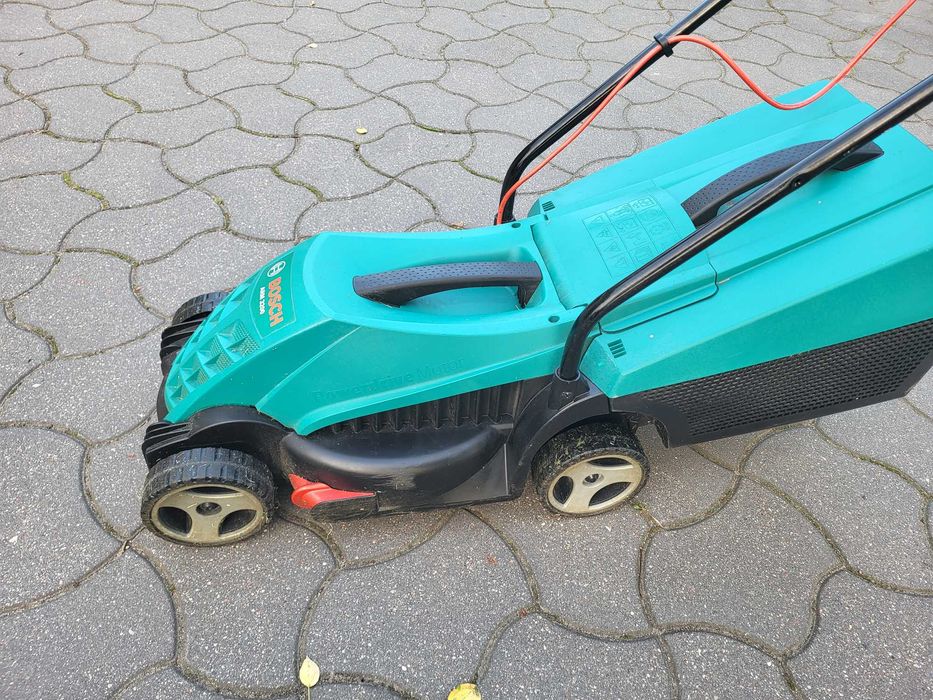 Kosiarka elektryczna Bosch ARM 3200 z koszem z funkcją mulczera 1200w