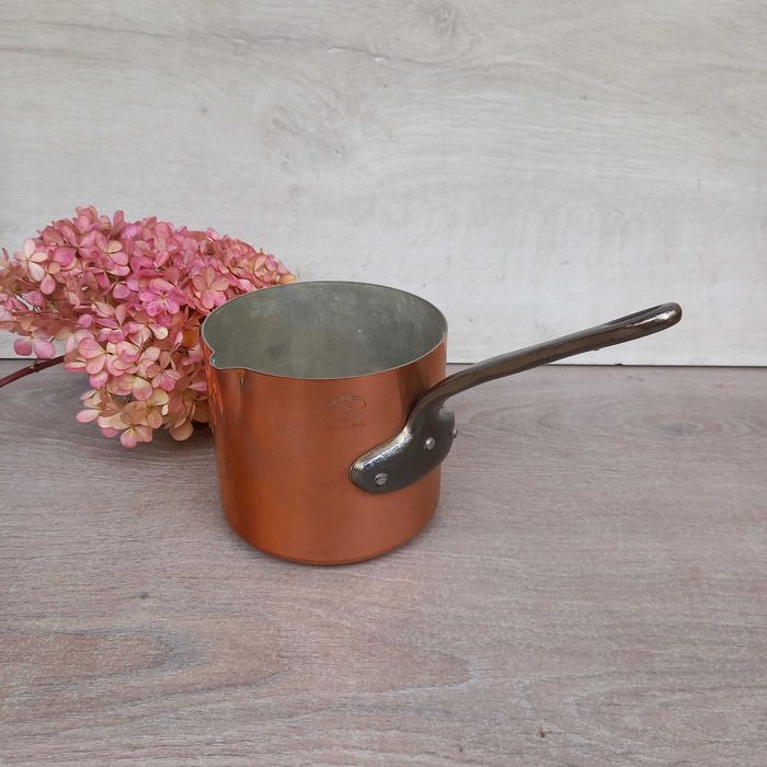 Miedziany garnek rondel z dziubkiem poj 1,2 l grube dno sygnowany