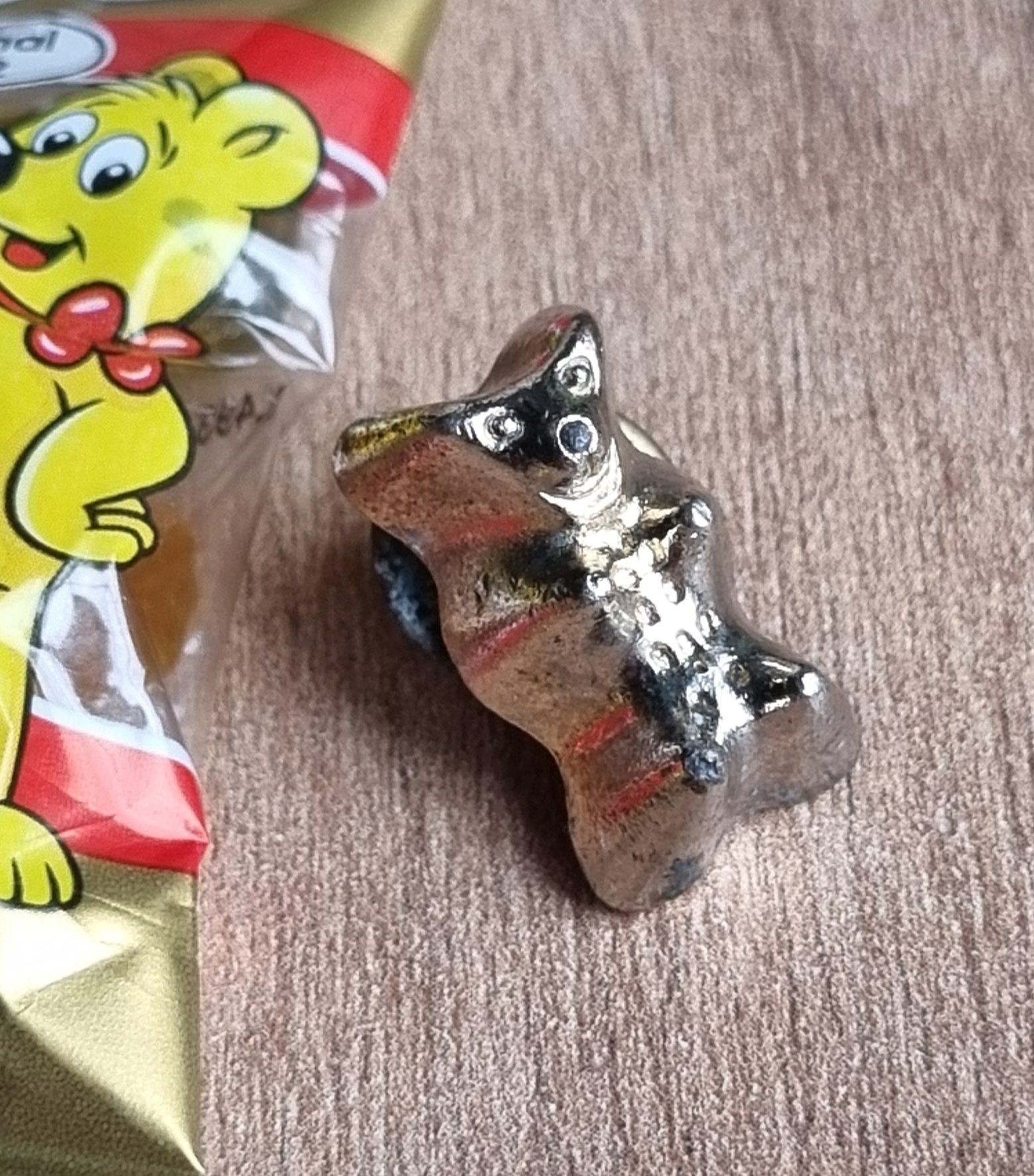 Metalowa przypinka vintage retro miś Haribo pin broszka logo