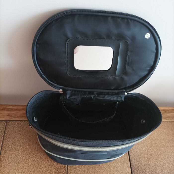 Granatowy kuferek Globtroter