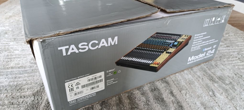 Tascam Model 24 - mesa mistura/recorder/interface
