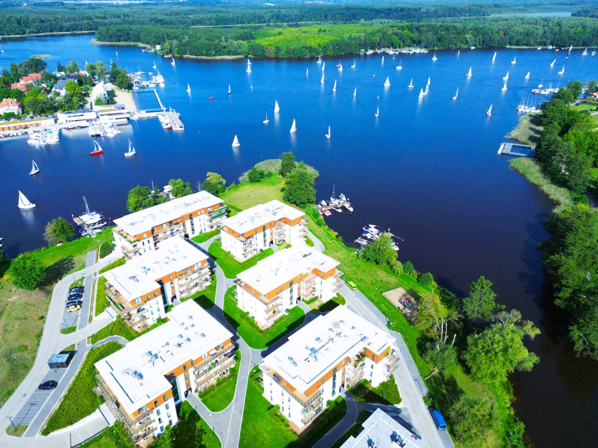 PORT VIEW - nad jeziorem z widokiem na port, Mazury, ogródek