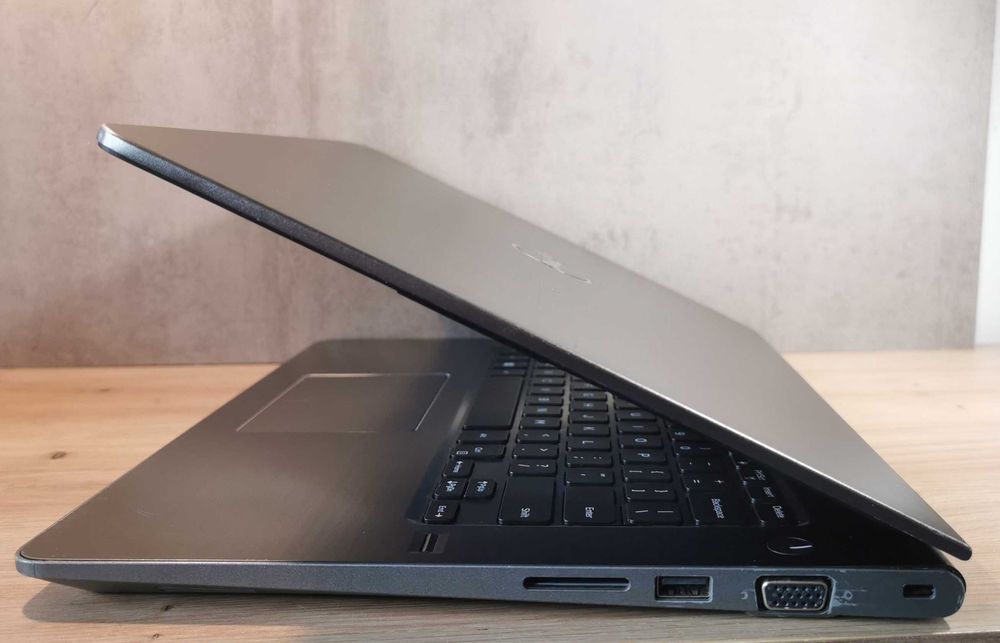 Dell Vostro 5468 14" FHD i5-7200u/8GB RAM/256GB SSD/W10P