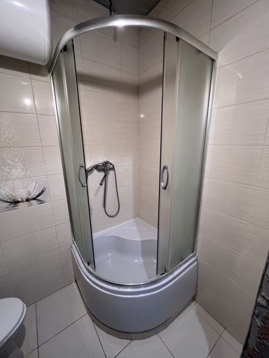 Продається душова кабіна разом з піддоном 90 на 90 / ідеальний стан