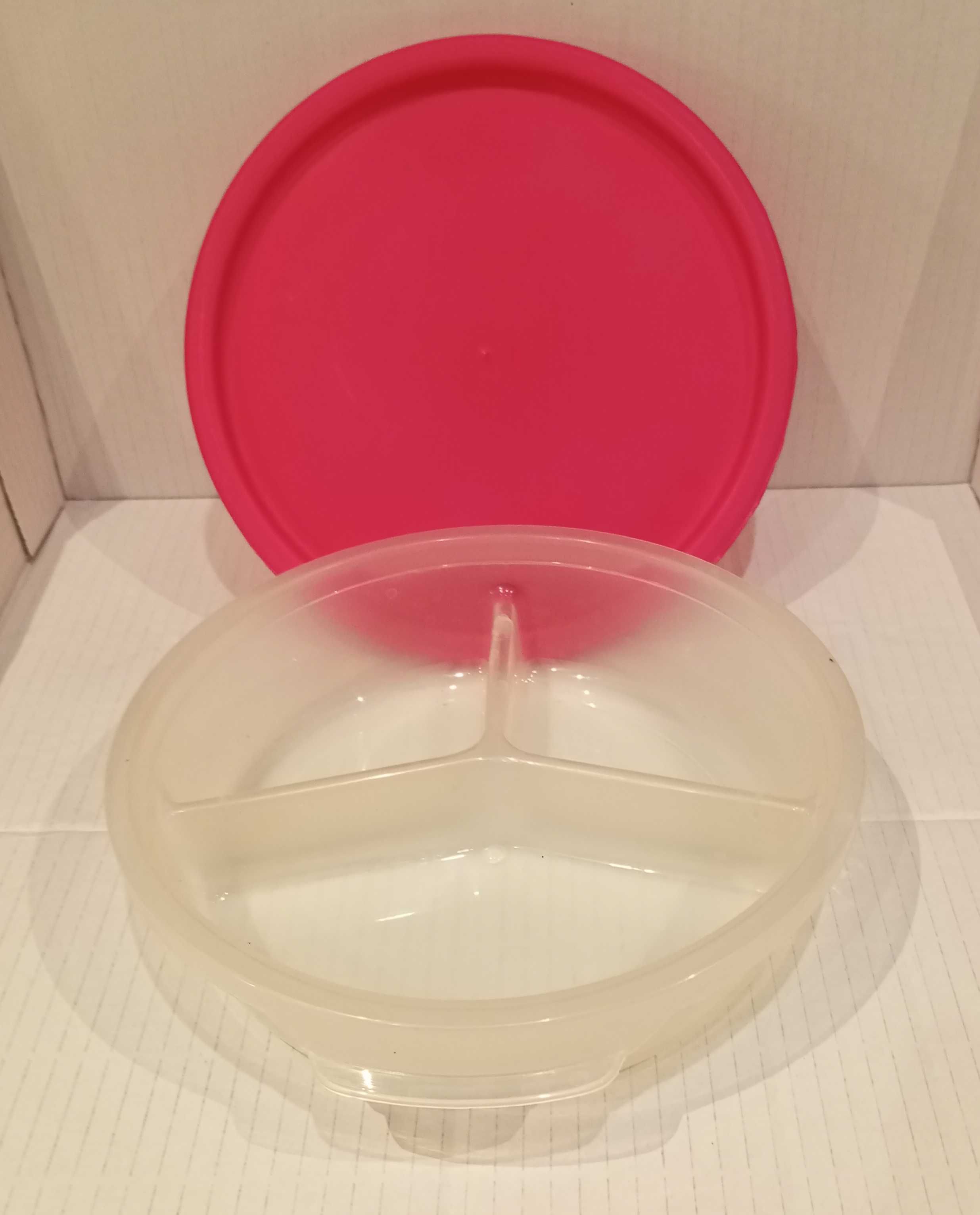 Plastikowy pojemnik obiadowy z przegródkami
