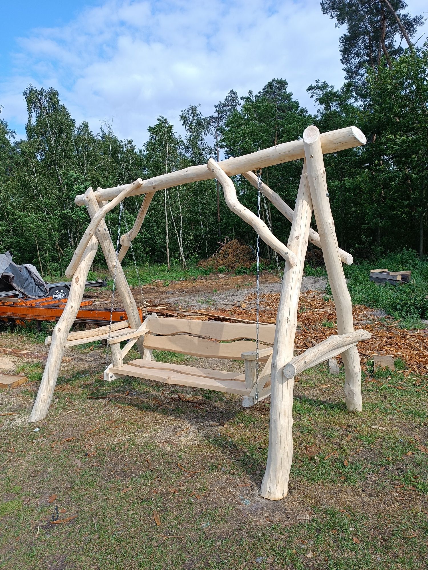 Huśtawka ogrodowa z bali