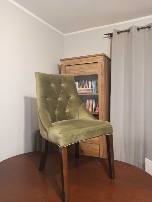 Krzesła stylowe w bardzo dobrym stanie 4szt.