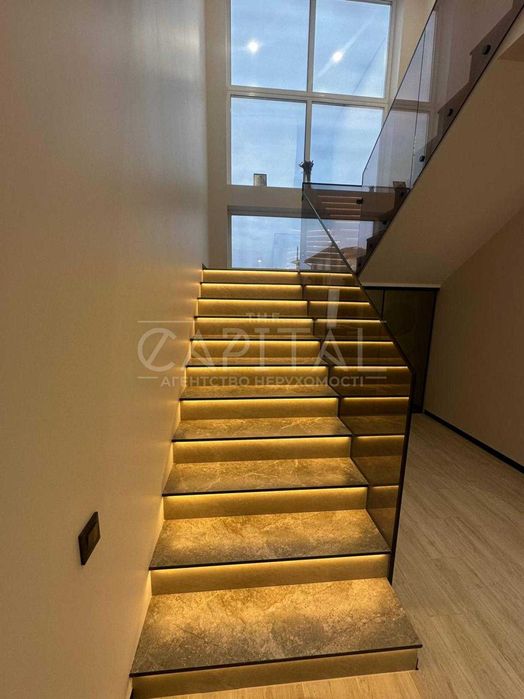 ВаУ НАЙКРАЩИЙ ТАНХАУС 125м Осокорки Дарницький район 2 поверхи 2 сотки