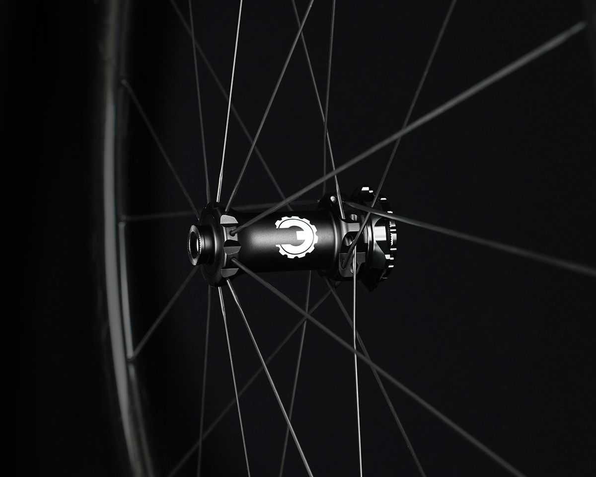 Zestaw kół gravelowych ELITEWHEELS MARVEL G35, SHIMANO HG czarno-białe
