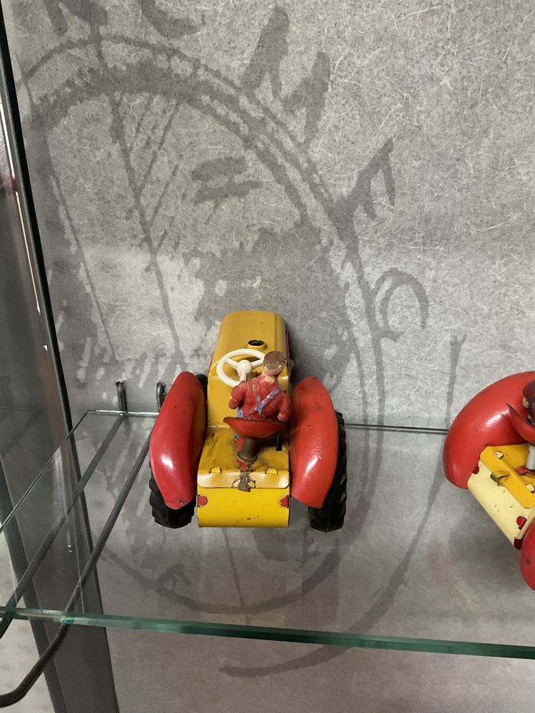 Brinquedo trator Gama