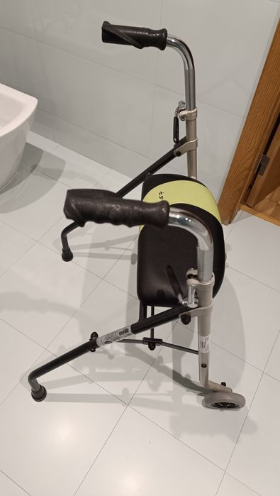 Andarilho com duas rodas