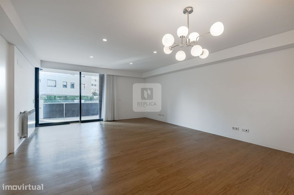 Apartamento T3  com varanda e garagem box ao Pinheiro Manso