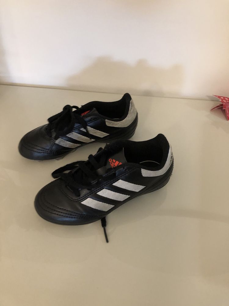 Chuteira ADIDAS menino 29