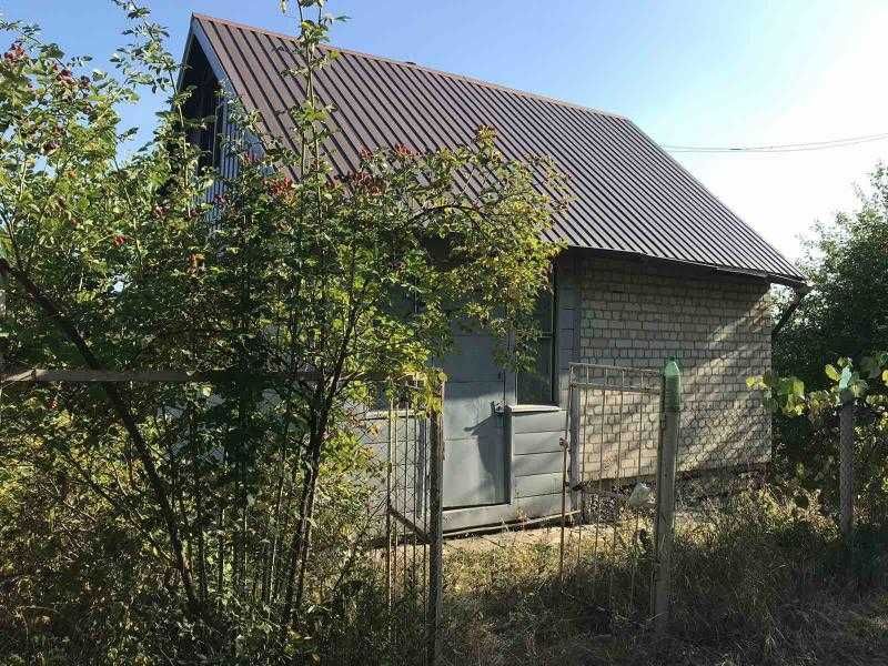 Продам дачу в мальовничому місці, навколо листяний та хвойний ліс.