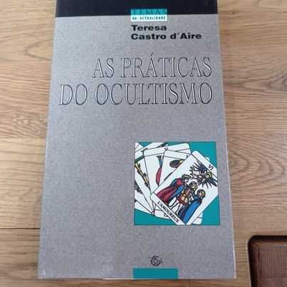 vendo livro A pratica do ocultismo