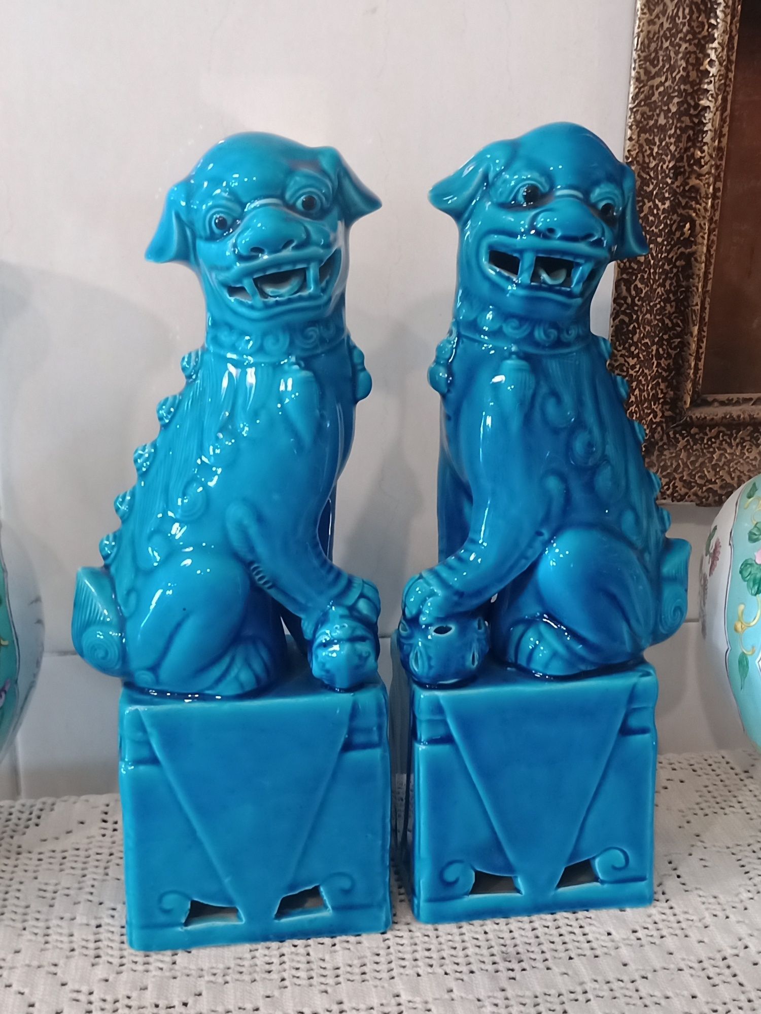 Casal de cães de foo em porcelana da china - marcadas na base - 25 cm