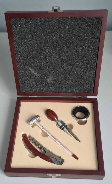 Zestaw akcesoriów do wina z 4 elementy