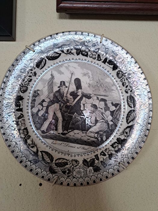 Conjunto de 7 pratos antigos sobre a revolução fran