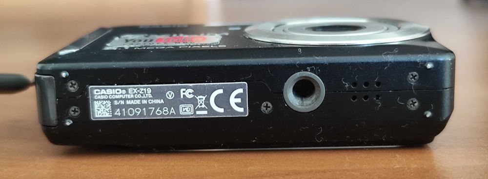 Sprzedam używany kompaktowy aparat fotograficzny marki Casio EX-Z19