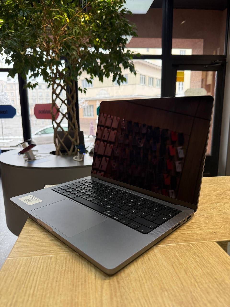 Macbook Pro 14 512 Space Gray with Apple M2 Pro used на Площі Ринок 14