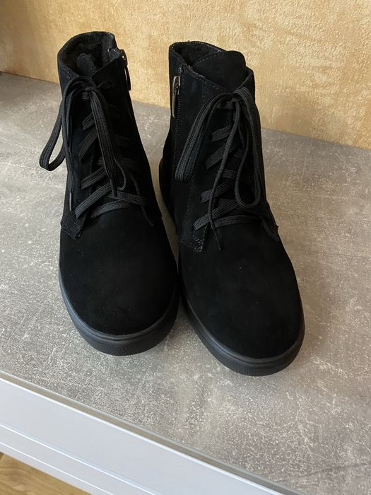 Напівчобітки жіночі зимові замшеві