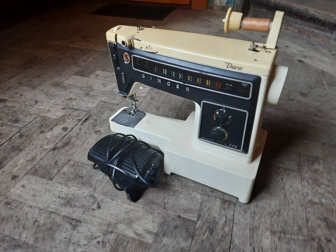 Швейна машинка SINGER Electronic 560 Diana