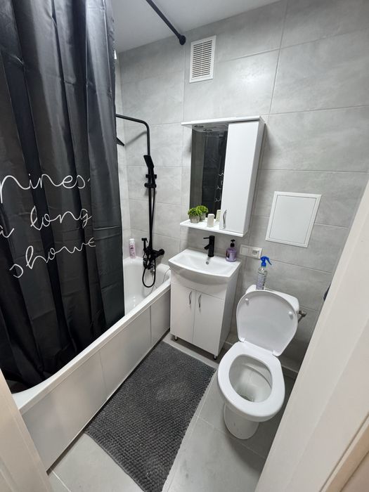 1к кв пр. Космонавтів, Мега Молл