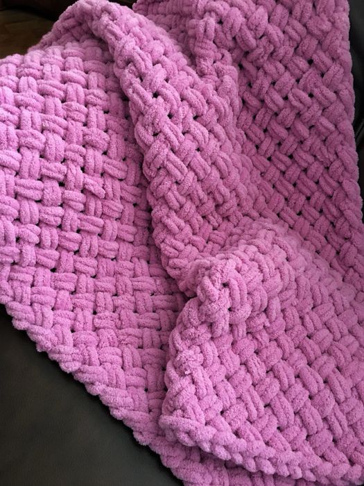 Плед в’язаний із плюшевої пряжі 80×80 см Ручна робота