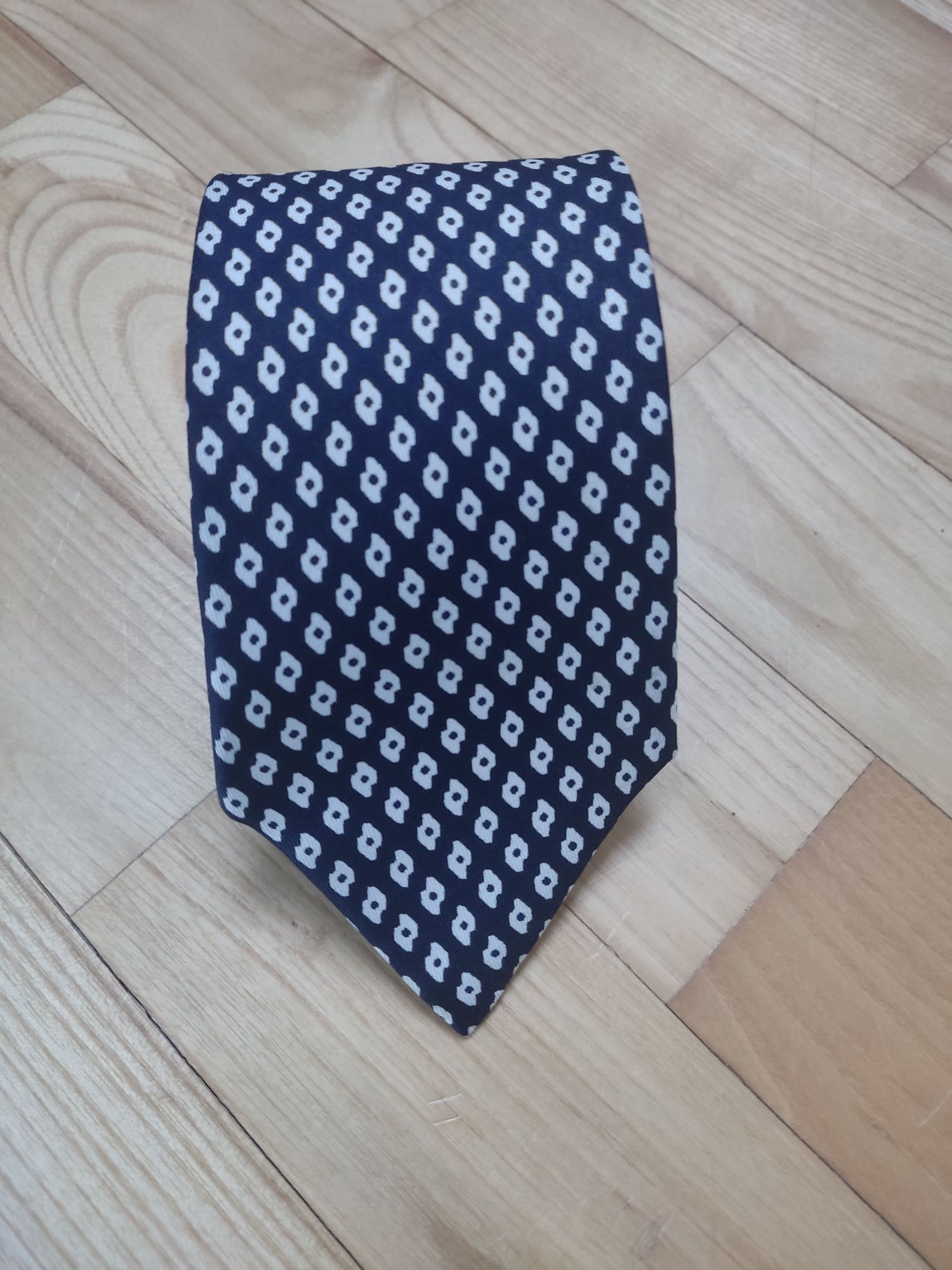 Jedwabny krawat we wzór