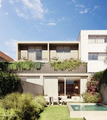 Moradia T4 com jardim e piscina em Matosinhos Sul