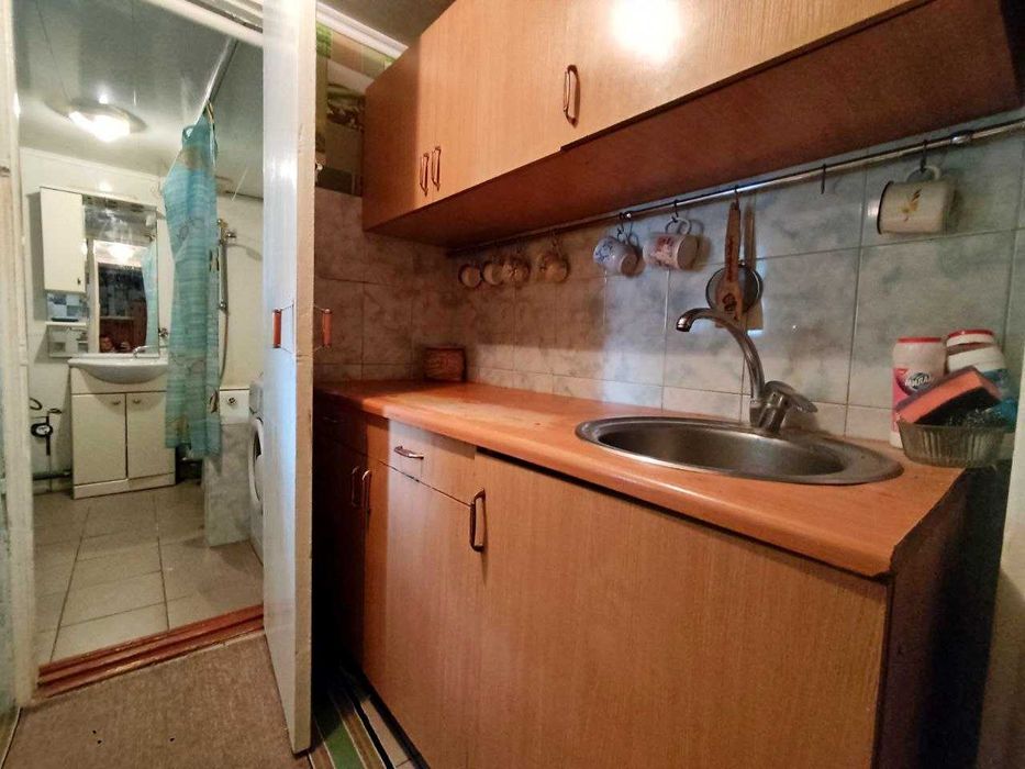 Продам частину будинку в гарному стані, з гаражем. (SP)