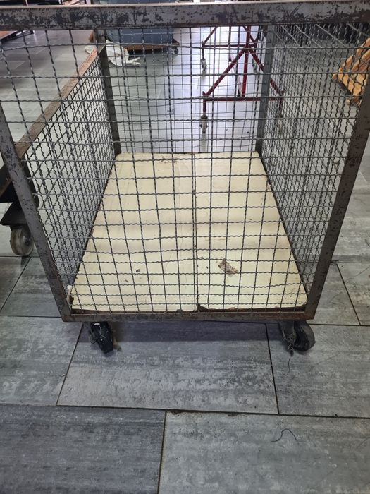 Carrinho de transporte industrial