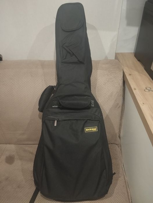 Гітара з чохлом.